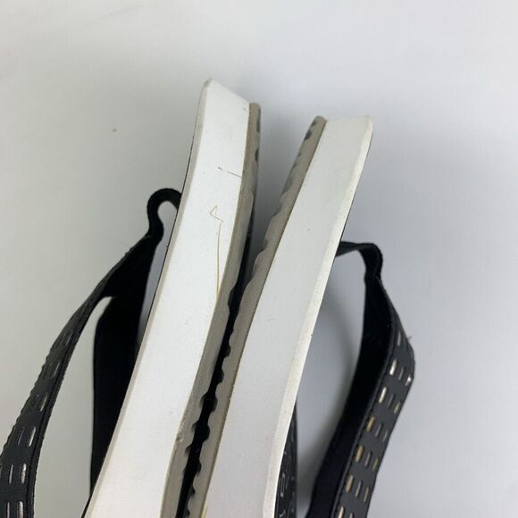 Clarks Liya Bevin Sandal Thong Slip On Low Wedge Black Metallic Cut Out Women 11 - Picture 14 of 15